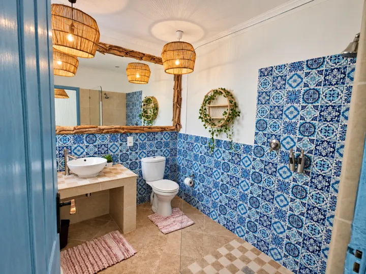 Basin, toilet and bathroom layout