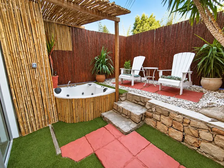 Private outdoor jacuzzi and patio